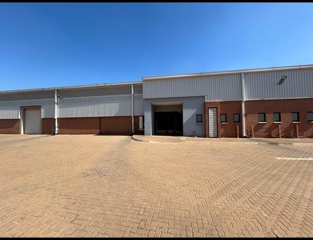 868M² WAREHOUSE TO LET IN CLAYVILLE